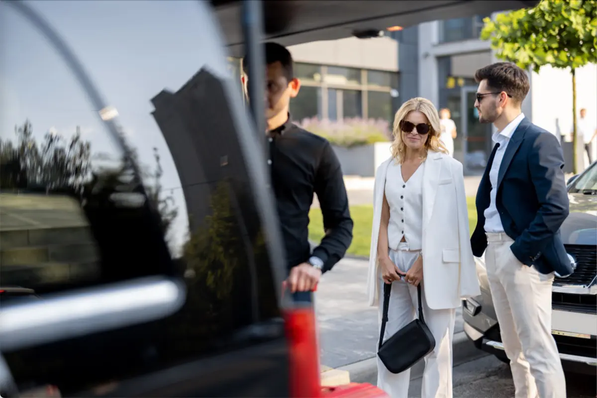 Travel To Memphis Couple In A Car To See Investment Properties